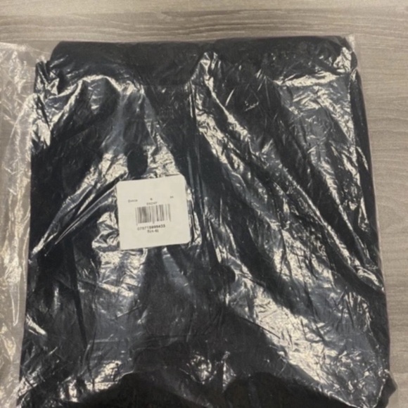 Hanes ComfortSoft™ EcoSmart® Crewneck Sweatshirt Ebony Black Small (4-6) - Picture 10 of 10